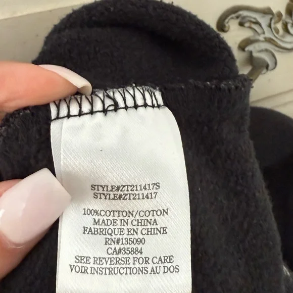 Z Supply Black and White cropped Sweatshirt - Picture 5 of 5